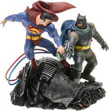 DC Collectibles The Dark Knight Returns: Batman Vs. Superman Mini Battle Statue | Odin's Place